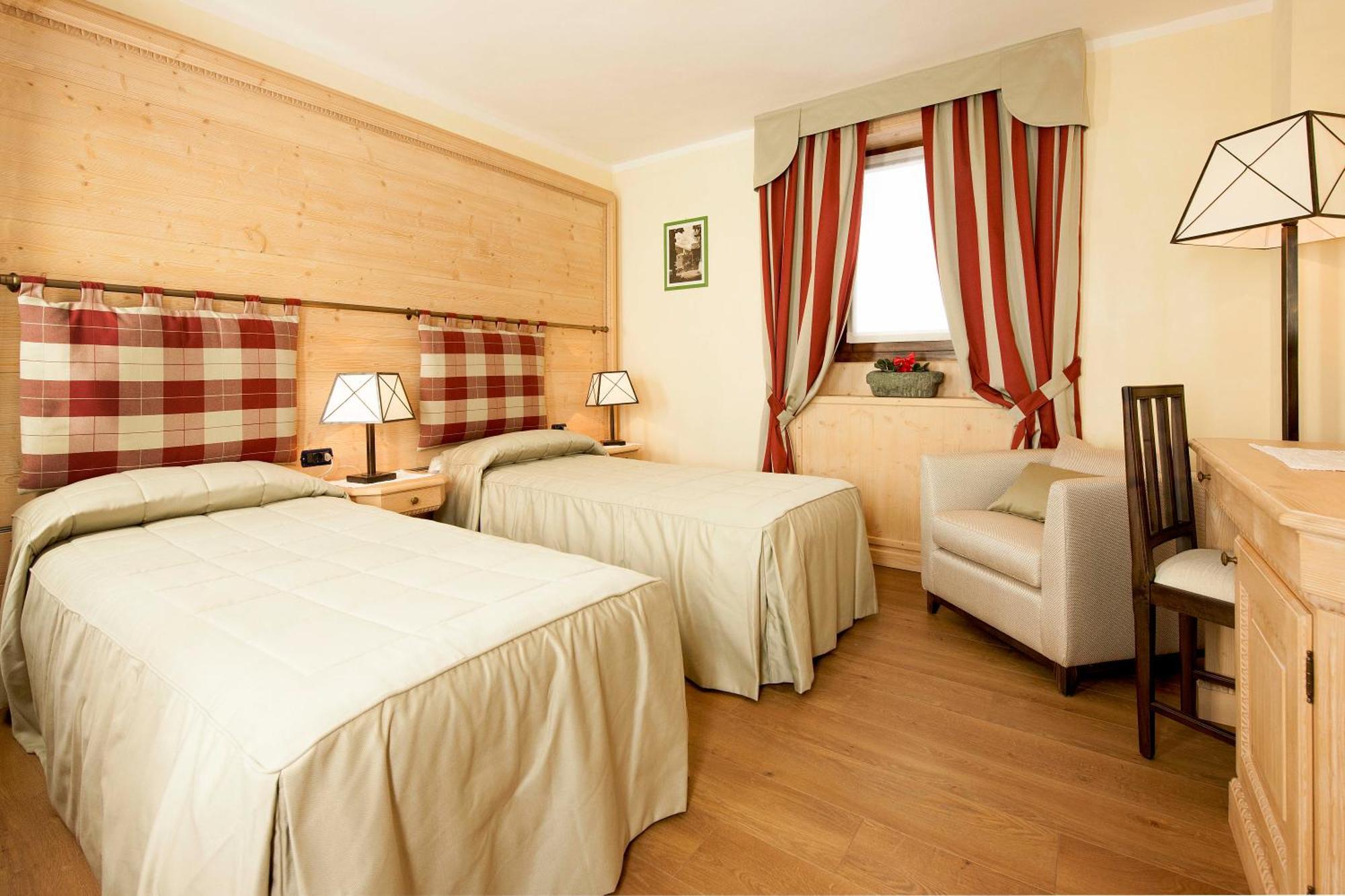 Hotel Edelweiss 3 Stelle Superior Бройл-Червиня Екстериор снимка