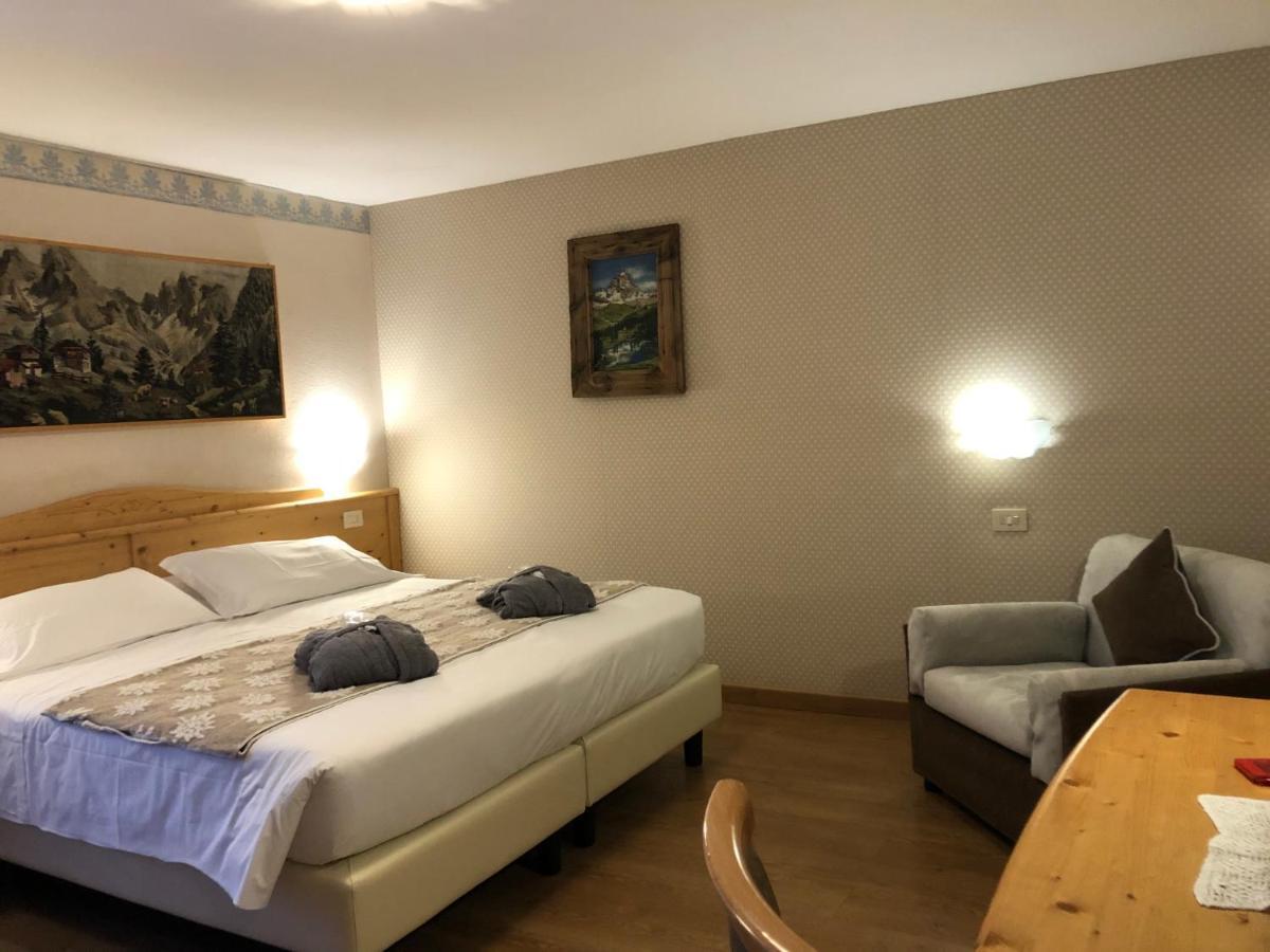 Hotel Edelweiss 3 Stelle Superior Бройл-Червиня Екстериор снимка